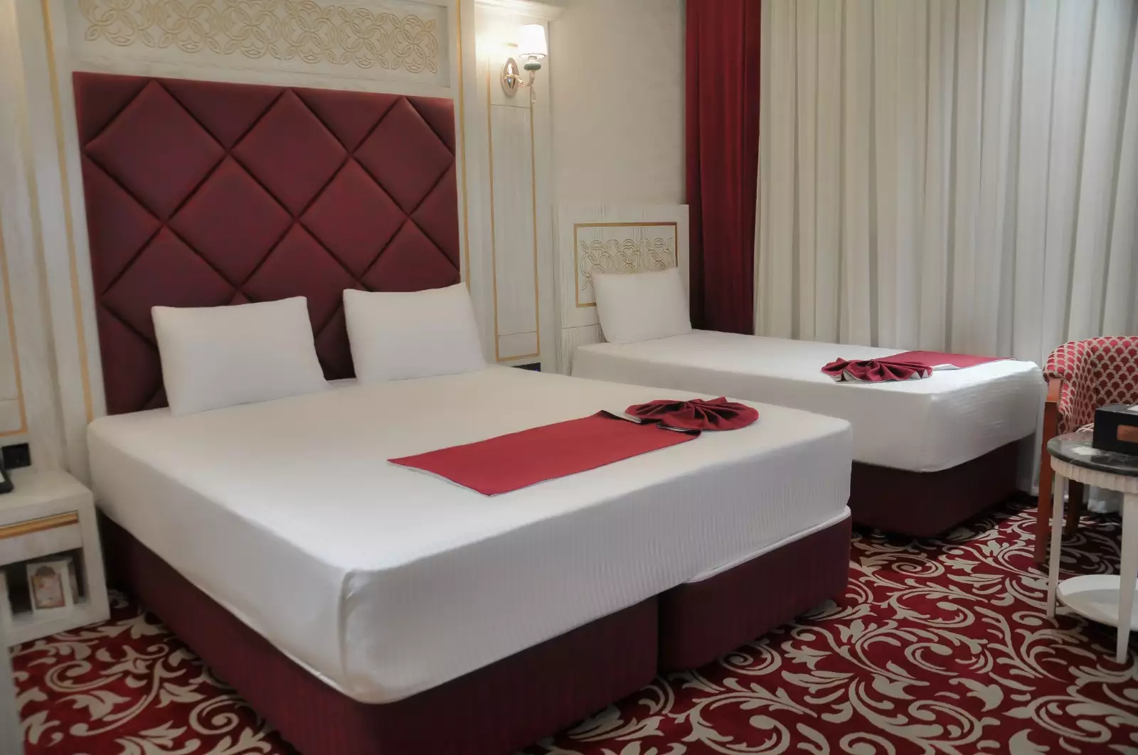 Alibaba https://cdn.alibaba.ir/ostorage/hotel-accommodation-images/681a15a9f6e8766ef96f5282_سه تخته استاندارد.webp